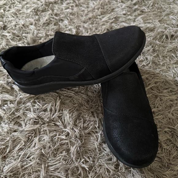 Clarks Silian Paz Black Leather closed toe slip on loafers Women's Size US 8 EUC - Picture 1 of 4
